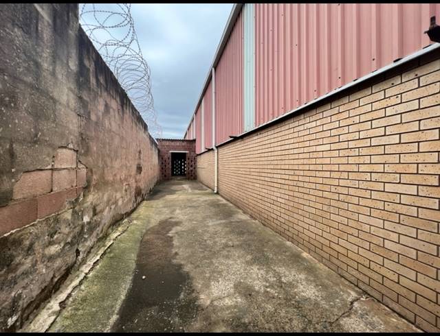 1,530M² WAREHOUSE FOR SALE IN WATERFALL